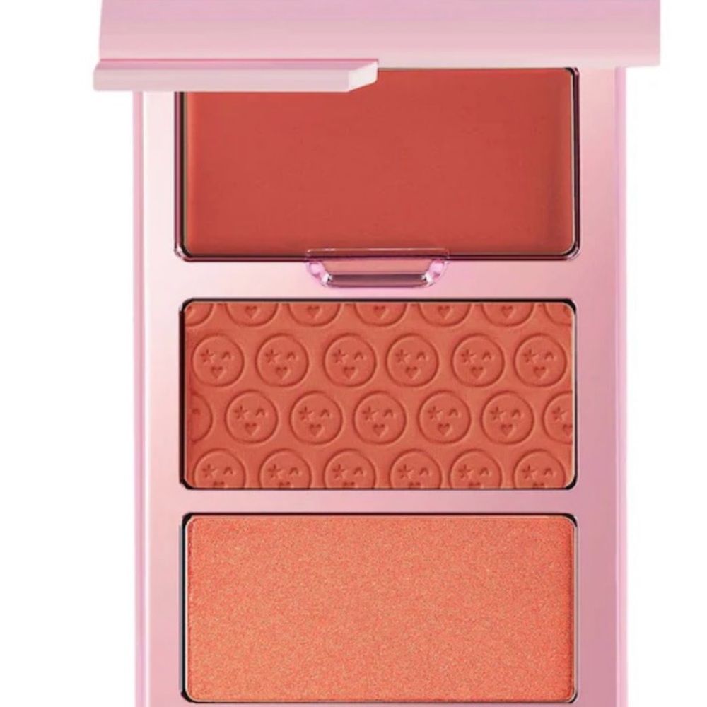 One size cheek clapper- shade: freaky peach.